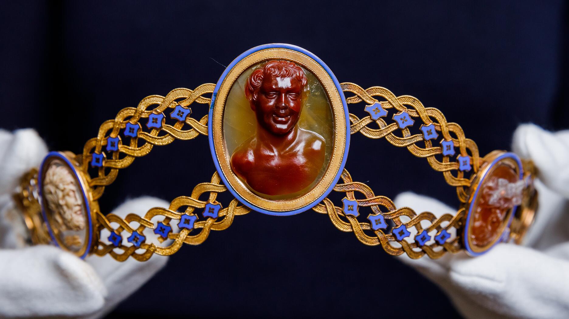 20211208_Sothebys London tiara header.jpg