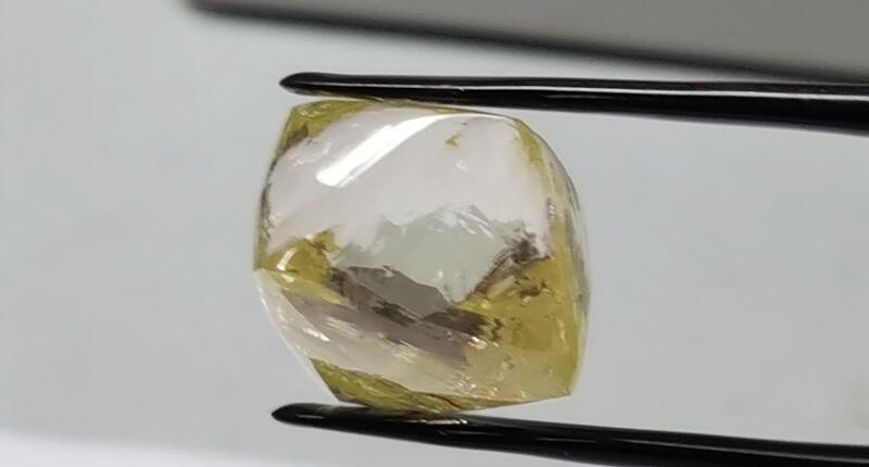 20180119_43-carat-yellow.jpg