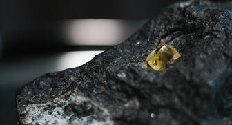 2019_Diamond_in_kimberlite.jpg