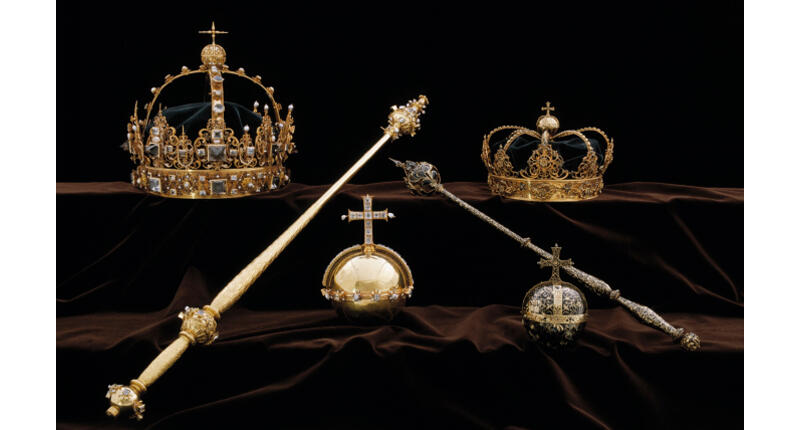 Police in Sweden say they think they have recovered the stolen crowns and orb (center) snatched from the Strängnäs Cathedral last summer. The jewels were part of the funeral regalia of Karl IX (Charles IX) and Kristina (Christina), who ruled Sweden from 1604 to 1611. 20190210_Heist_newsletter.jpg