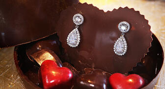 Steven Singer Jewelers in Philadelphia has partnered with a well-known restaurant in the city, Moshulu, to offer customers the chance to buy this diamond-filled chocolate dessert for $50,000. 20180212_Steven-Singer.jpg