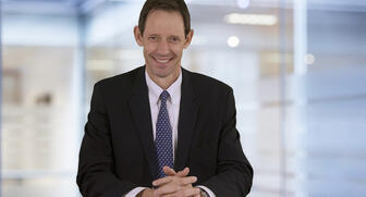 De Beers Group CEO Bruce Cleaver will be honored with the Diamonds Do Good Professional Advancement Award in Las Vegas this summer. 2016-Bruce-Cleaver.jpg