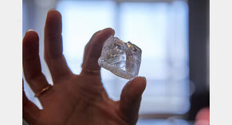 20160525_Alrosa-200-Carat-Diamond-1.jpg