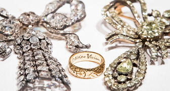 Pieces of jewelry owned by actress Vivien Leigh were up on the auction block Tuesday, including a ring given to her by her husband, actor Laurence Olivier. 20170927_Results-header.jpg