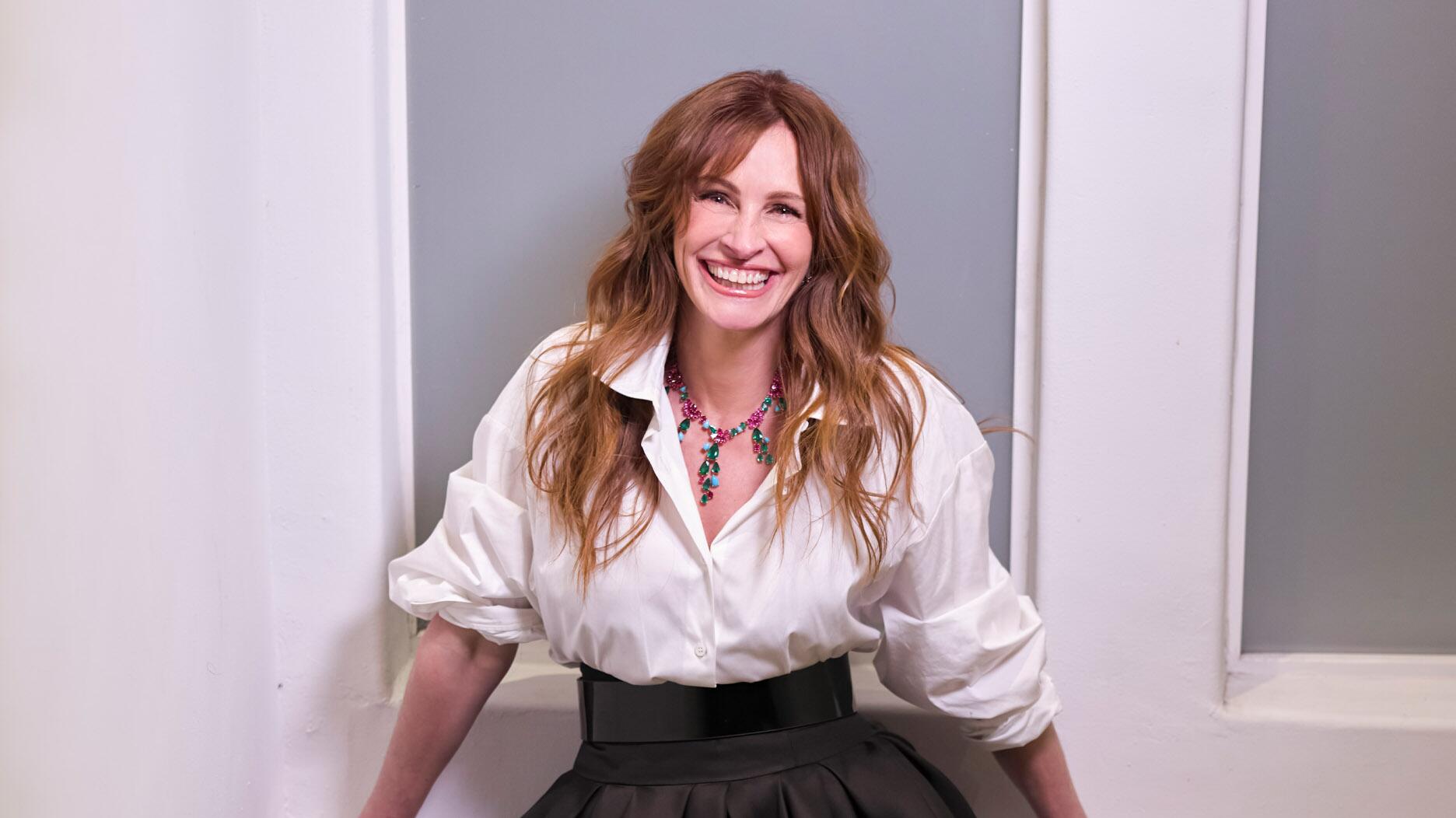 Julia Roberts wearing a Chopard necklace 