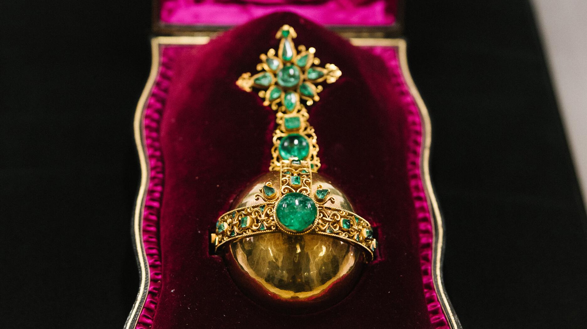 Muzo Private Collection royal orb