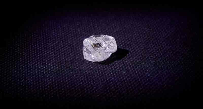 This 51.49-carat rough diamond is the first stone of significant size recovered from Alrosa’s new Verkhne-Munskoye deposit. The site is expected to produce 1.8 million carats annually, helping to compensate for the loss of the Mir diamond mine, which remains closed. 20181112_Verkhne_diamond.jpg