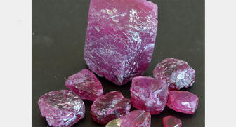 A selection of rough ruby from the Aappaluottoq mine in Greenland (Photo credit: Vincent Pardieu) 20170912_Greenland-ruby.jpg