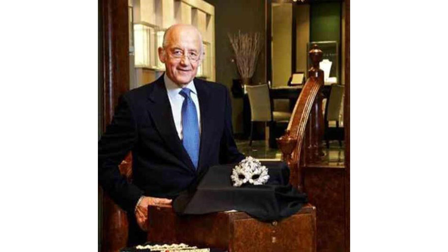 Henry Dunay with the “Lachrymosa” diamond mask